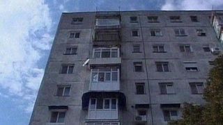 Accident grav &icirc;n Capitală: Bărbat căzut &icirc;n gol de la etajul opt