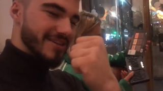 Iancu și Denisa de la „Puterea Dragostei” văzuți în ipostaze neașteptate. Cei doi s-au bătut la un restaurant din Londra