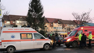 Trei pietoni spulberați de o ambulanță &icirc;n C&acirc;mpina