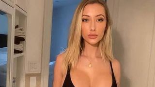 O blondină sexy a pozat goală pentru a str&acirc;nge 500.000 de dolari. Banii primiți i-a donat pentru salvarea urșilor koala din Australia