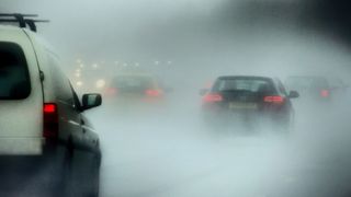 Avertizare pentru șoferi: Vizibilitate scăzută sub 50 de metri, pe Autostrada A1 Deva - Nădlac, din cauza ceţii