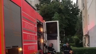 Incendiu puternic într-un bloc din Galați