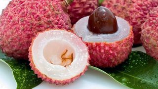 Litchi, fructul bizar care se găseşte şi în România. Ce este, de fapt
