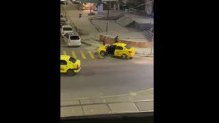 Poliţiştii au deschis dosar penal după ce un bărbat a reclamat că a fost lovit de un şofer de taxi, &icirc;n Capitală