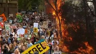 VIDEO | Australia: mii de oameni cer demisia guvernului. Armata intervine &icirc;n lupta cu incendiile