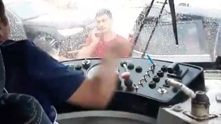 Un vatman, acuzat că a intrat intenționat într-o mașină în care se aflau doi copii mici! Când s-a întâmplat asta?