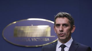 Dancă: Preţurile la benzină şi motorină au scăzut cu 32 bani pe litru de la începutul anului/ Din 15 ianuarie, noile tarife stabilite de ANRE pentru transport şi distribuţie a energiei electrice vor fi reduse cu valori între 1,7% şi 1,9%