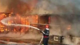VIDEO | Clipe de panică la o pensiune din Brașov: clădirea a ars precum o torță