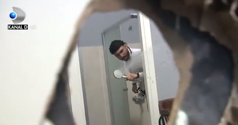 Turcu de la „Puterea Dragostei” bătut de Roxana în baie. Pumni, picioare și înjurături ca la ușa cortului: „Ai fost o plăcere fizică și atât!”