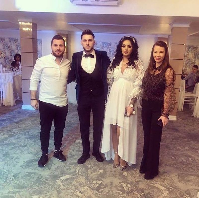 Simina de la „Puterea Dragostei” a devenit oficial doamna Zănoagă. Vezi cum arată bruneta în rochie de mireasă