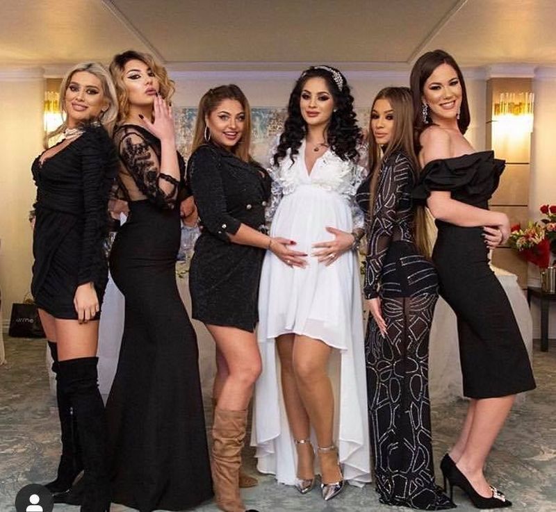 Simina de la „Puterea Dragostei” a devenit oficial doamna Zănoagă. Vezi cum arată bruneta în rochie de mireasă