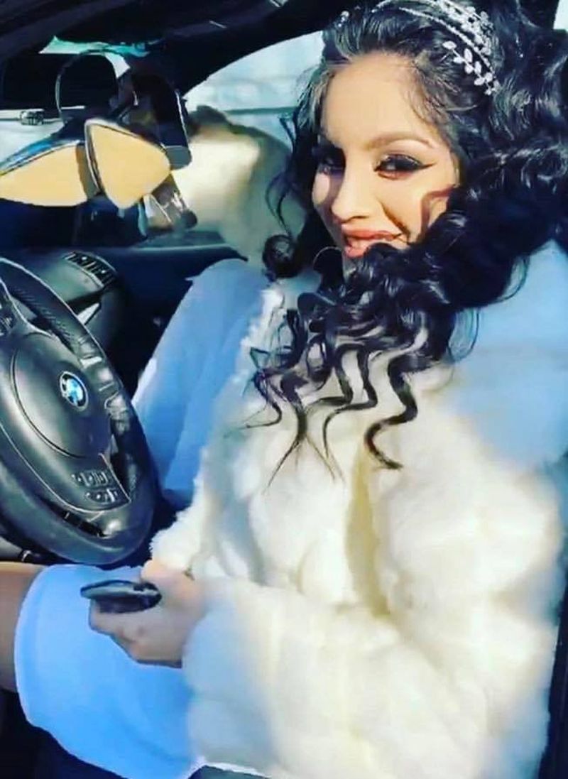 Simina de la „Puterea Dragostei” a devenit oficial doamna Zănoagă. Vezi cum arată bruneta în rochie de mireasă