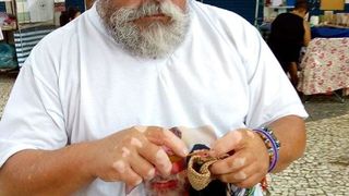 Gestul emoționant făcut de un bunic pentru nepoata lui. Deși suferă de o boală  rară se gândește și la cei din jur