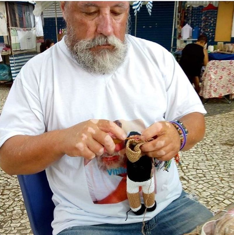 Gestul emoționant făcut de un bunic pentru nepoata lui. Deși suferă de o boală  rară se gândește și la cei din jur