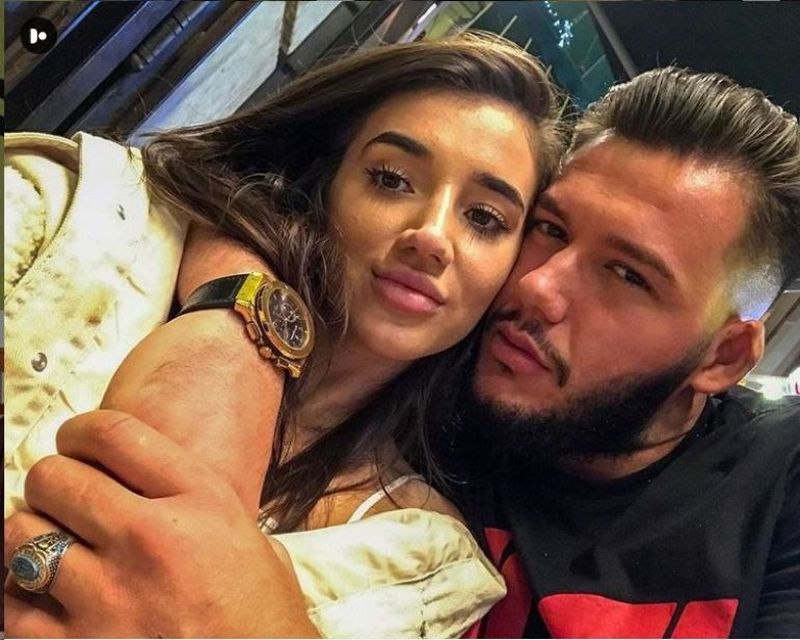 Ea este sora Deei de la „Puterea Dragostei”. Concurenta o lovește cu ouă în cap