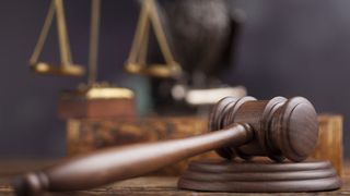 Brăila: 19 poliţişti, condamnaţi la închisoare cu suspendare pentru luare de mită