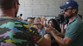 Dezvăluiri uluitoare despre soția lui Dincă! ”Mătura prin curte cu anchetatorii de față! A ascuns probe, e vinovată!” Avocații Luizei Melencu arată amenințător spre femeie