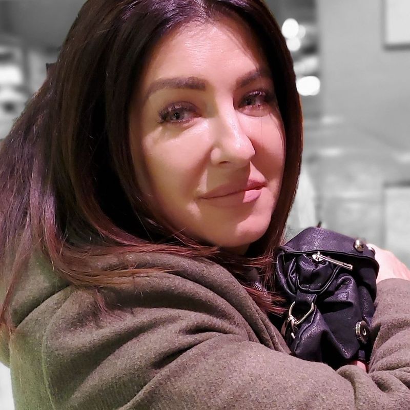 Adi de la Vâlcea declarații uimitoare despre soția sa: „Merge și de două ori pe zi la biserică, a învățat să cânte la chitară singură, ca să cânte în corul bisericii..”