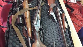 Vrancea: Femeie rănită grav la faţă, după ce o armă de vânătoare s-a descărcat accidental