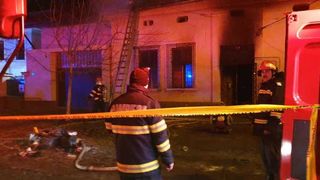 Părinţii celor patru copii din Timişoara, morţi &icirc;ntr-un incendiu, cercetaţi pentru ucidere din culpă şi distrugere