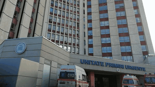 Imaginile groazei: Pacienți morți, lăsați cu orele pe holul Spitalul Universitar din Bucureşti