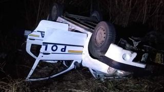 Polițistă răsturnată cu mașina &icirc;n timpul misiunii: &bdquo;Dacă nu luaţi maşini noi, luaţi-ne sicrie"