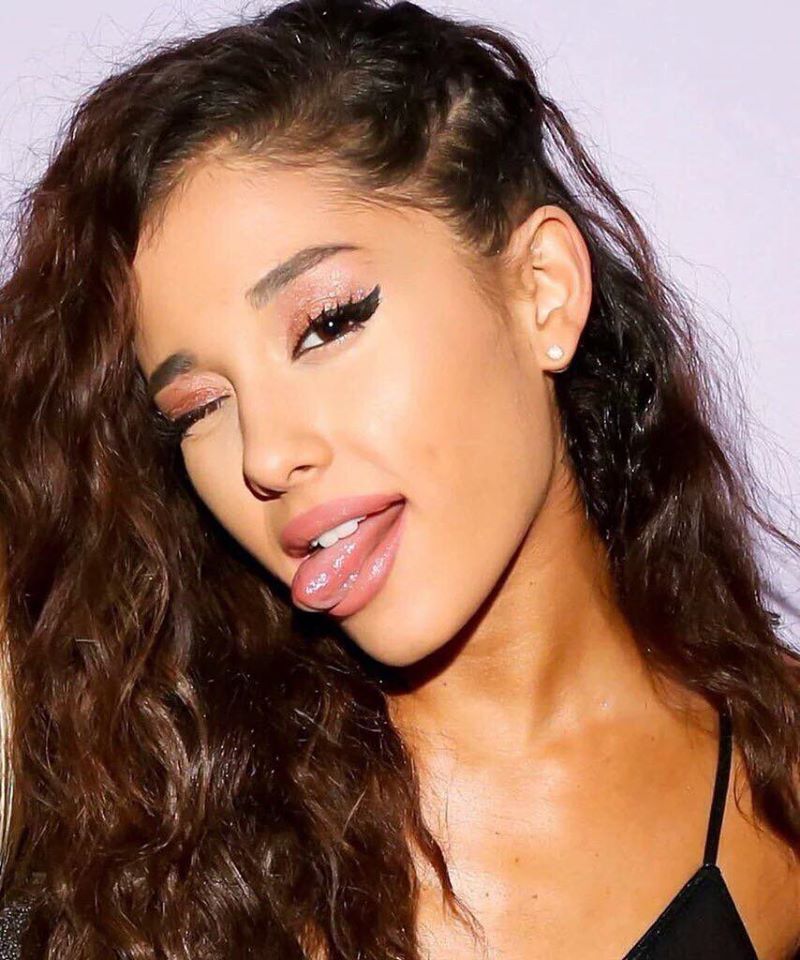 O celebră cântăreață a fost dată în judecată pentru plagiat