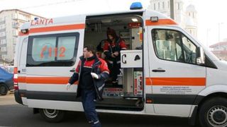 Un bărbat de 54 de ani s-a tăiat la g&acirc;t, cu un cuţit, pe o stradă din Cluj-Napoca. El era &icirc;n evidenţele medicale ca bolnav psihic periculos