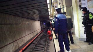 Incident grav la stația de metrou Păcii. Un bărbat s-a aruncat pe șine