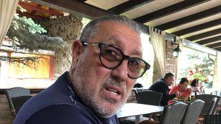 Serghei Mizil a salvat-o pe Cristina Ţopescu din mâinile romilor! Aceştia au vrut să o linşeze pentru că au crezut că le otrăveşte copiii!