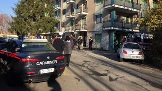 Tragedie &icirc;n Italia: T&acirc;nără rom&acirc;ncă &icirc;n stare gravă după ce a căzut de la etajul 3 al unei clădiri