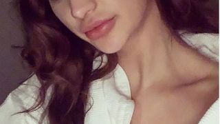 Denisa de la &bdquo;Puterea Dragostei&rdquo; beată &icirc;n timpul emisiunii: &bdquo;Să te mustre Domnul!&rdquo;