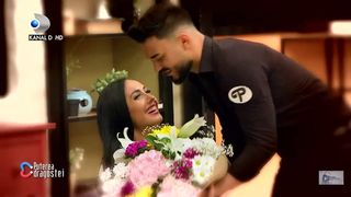 Ella de la &bdquo;Puterea Dragostei&rdquo; și Jador re&icirc;nt&acirc;lnire după scandalul pe care l-au avut. Jador nu și-a găsit cuvintele &icirc;n fața ei: &bdquo;Am fost nesimțit&rdquo;