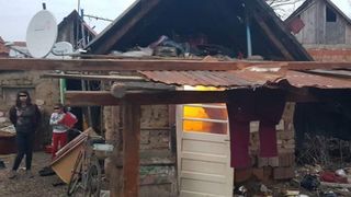 Povestea uluitoare, de viață, a unor surori care trăiesc &icirc;n condiții mizere. Mama a murit, iar tatăl este bolnav