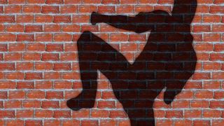 Elevă bătută de doi colegi p&acirc;nă a ajuns la Terapie Intensivă