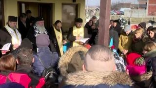 VIDEO | Momente sfâșietoare la înmormântarea celor patru frați care au ars de vii la Timișoara