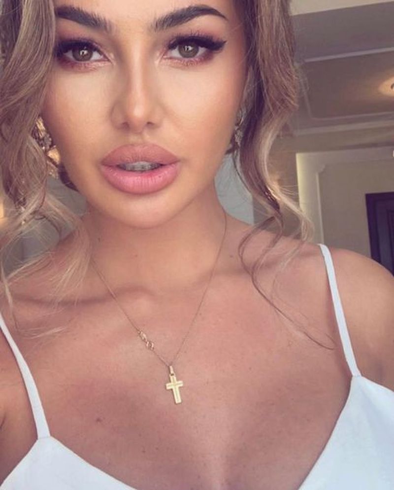 Imagini de senzație cu nora lui Liviu Dragnea fără sutien. Tânăra face ravagii pe internet