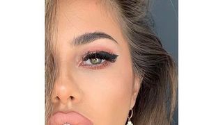 Imagini de senzație cu nora lui Liviu Dragnea fără sutien. T&acirc;năra face ravagii pe internet