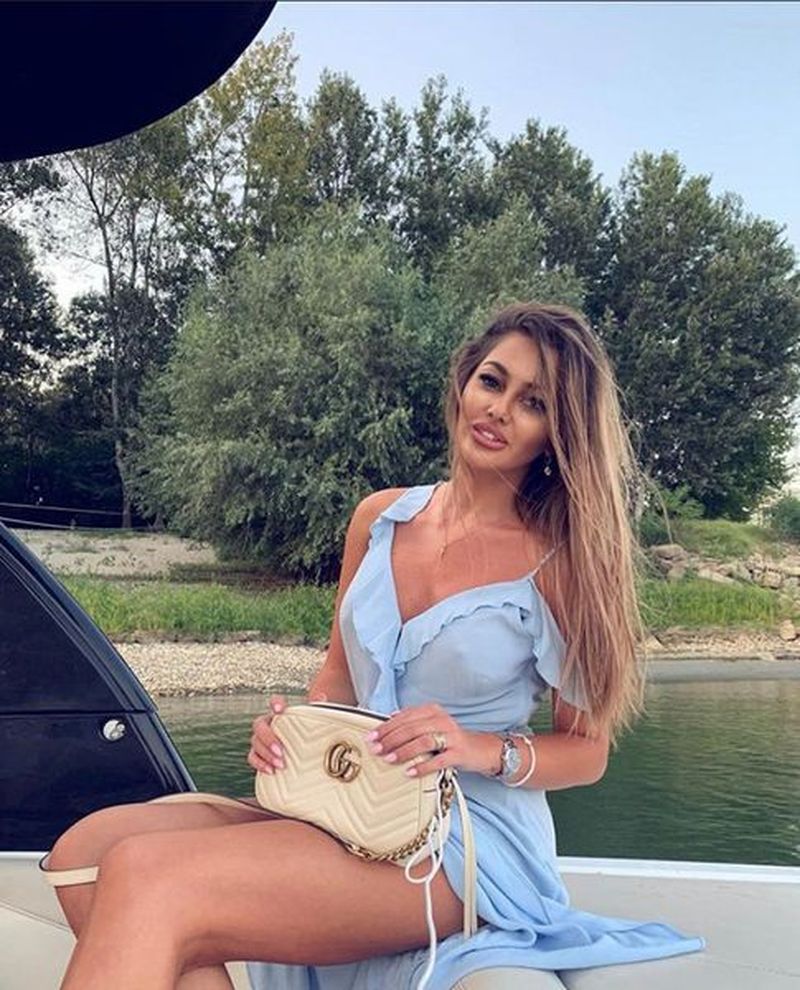 Imagini de senzație cu nora lui Liviu Dragnea fără sutien. Tânăra face ravagii pe internet