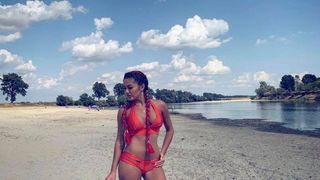 Imagini de senzație cu nora lui Liviu Dragnea fără sutien. T&acirc;năra face ravagii pe internet