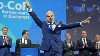 Rareş Bogdan anunţă că nu candidează la Primăria Capitalei/ Suntem obligaţi să o contracandidăm pe Gabriela Firea