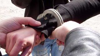 Galaţi: Poliţiştii au stabilit că doi băieţi, de 13 şi 15 ani, au trimis cele peste 800 de mesaje de ameninţare fetei de 13 ani