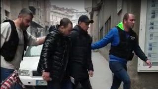Doi bărbați din Republica Moldova, reţinuţi după ce anul trecut au furat 16 ceasuri Rolex şi bijuterii dintr-un imobil din Bucureşti - VIDEO