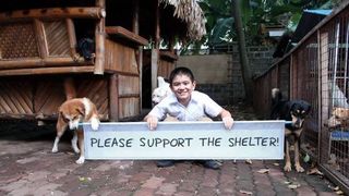 El este copilul care și-a folosit toate economiile să hrănească animalele de pe stradă