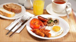 Greșeală FATALĂ: Aceste alimente îți distrug stomacul dacă le mănânci dimineața