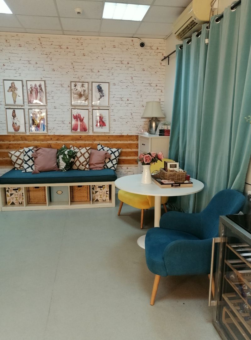 Imagini din culise. Cum arată cabina concurentelor de la „Bravo, ai stil! Celebrities” și cum se pregătesc acestea înainte de fiecare ediție a show-ului