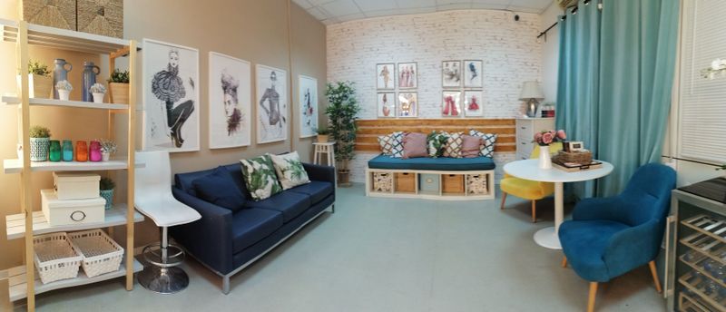 Imagini din culise. Cum arată cabina concurentelor de la „Bravo, ai stil! Celebrities” și cum se pregătesc acestea înainte de fiecare ediție a show-ului