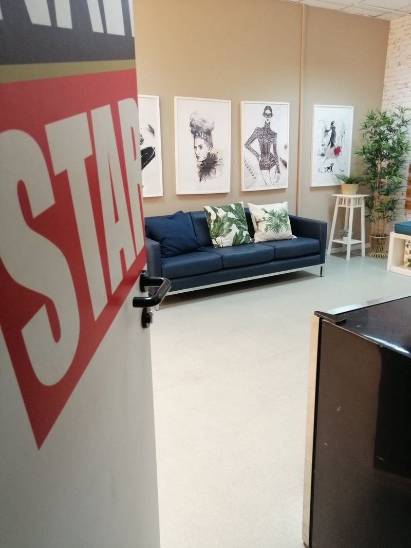 Imagini din culise. Cum arată cabina concurentelor de la „Bravo, ai stil! Celebrities” și cum se pregătesc acestea înainte de fiecare ediție a show-ului