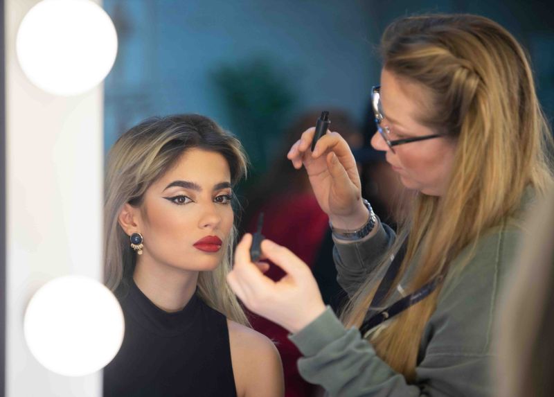 Imagini din culise. Cum arată cabina concurentelor de la „Bravo, ai stil! Celebrities” și cum se pregătesc acestea înainte de fiecare ediție a show-ului