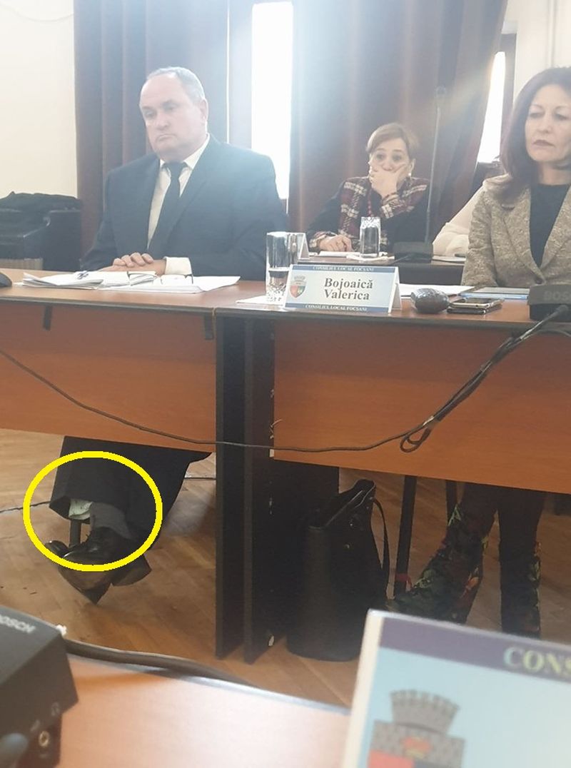 Consilier PSD îmbrăcat cu „izmene” la ședința de consiliu